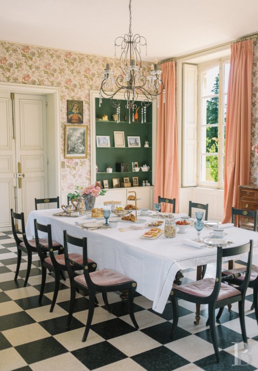 Dans le Calvados, au sud-est de Caen,  un château classique du 18e siècle tout en couleurs - photo  n°10